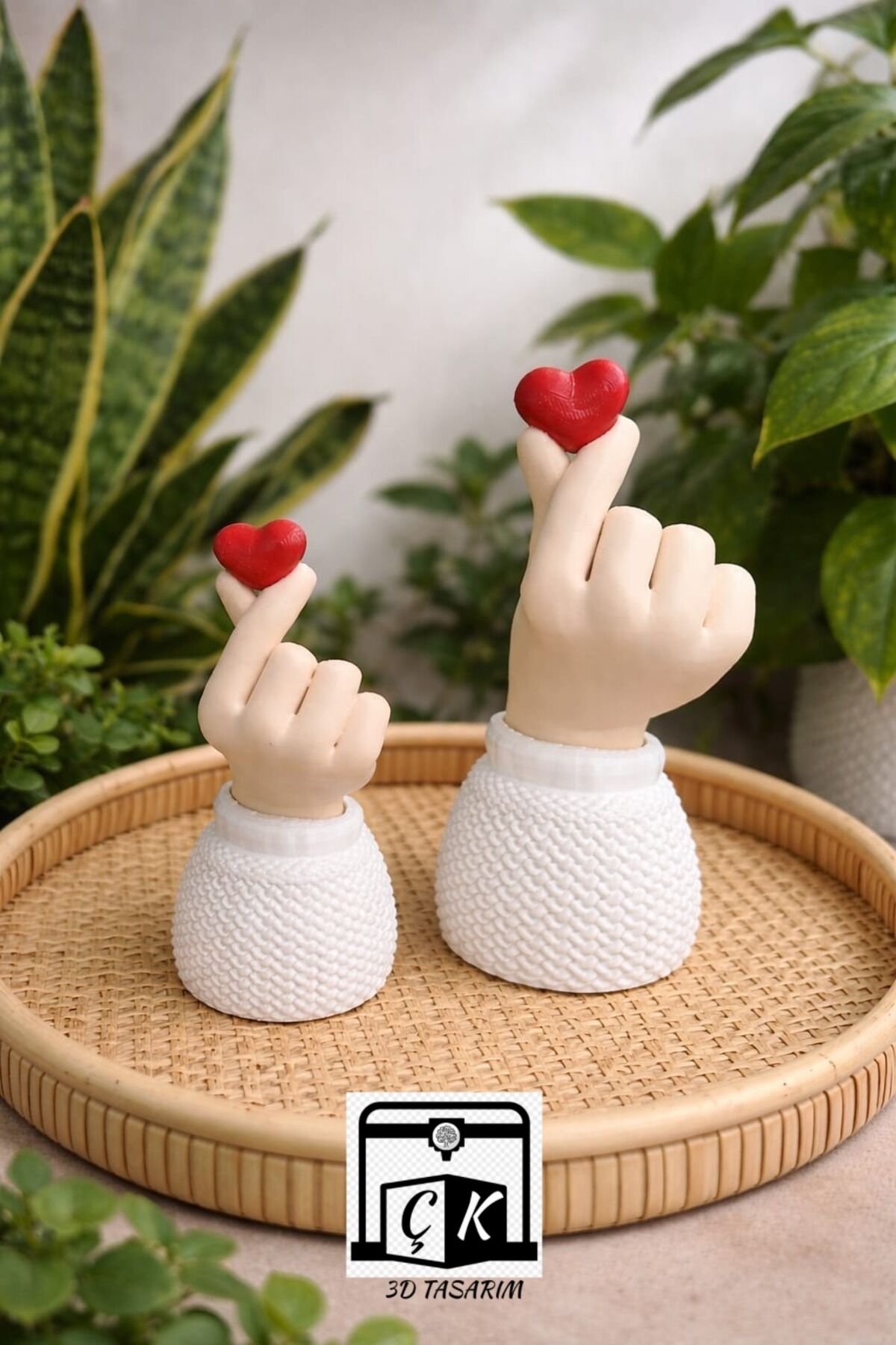 Korean Heart 2li Biblo Seti, Kalp Tutan El Sevimli Hediyelik, 9cm-12cm